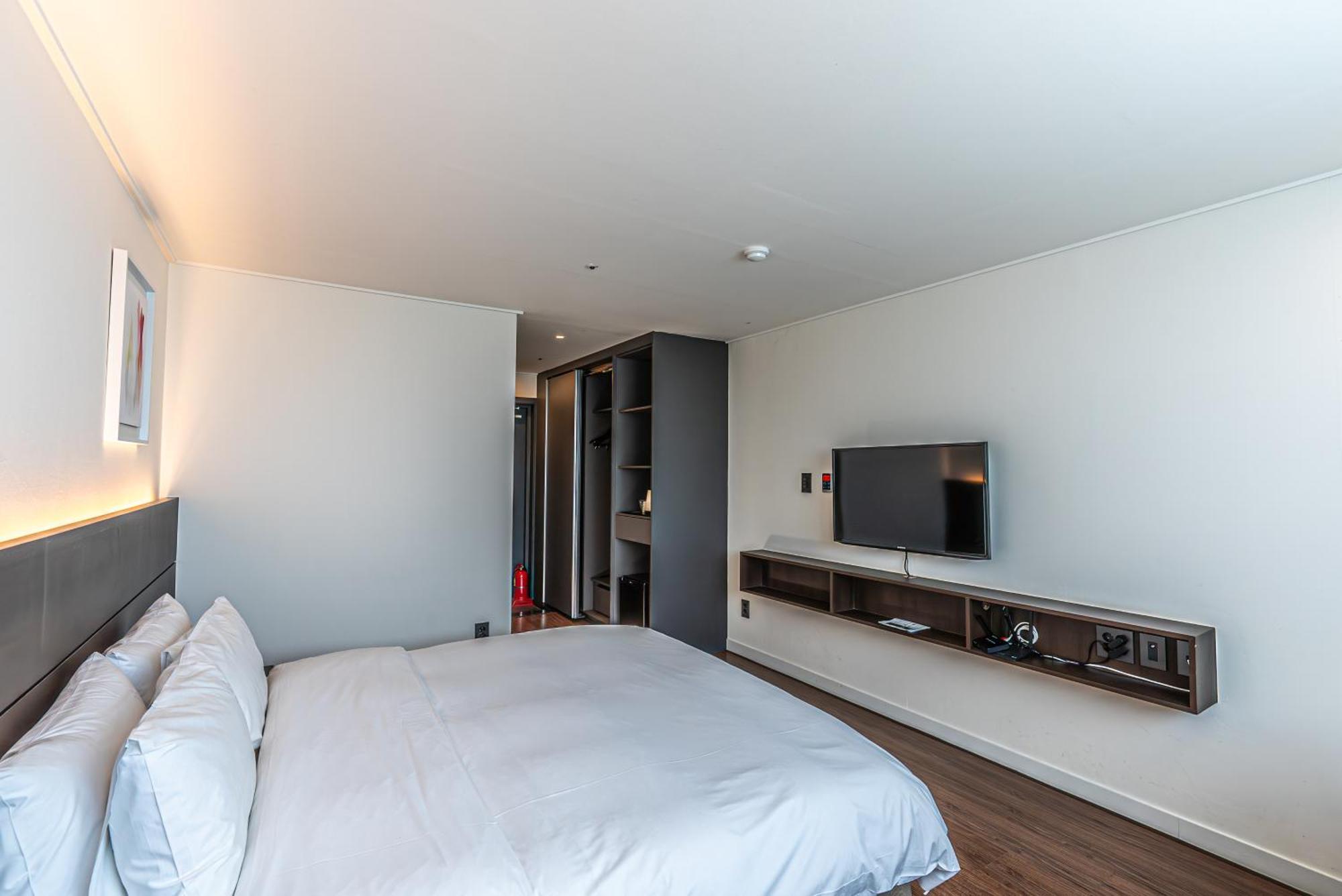 Hotel The Grang Jungmun Согвипхо Экстерьер фото