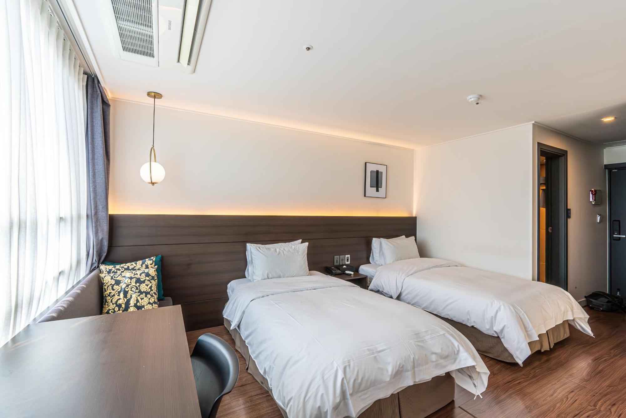 Hotel The Grang Jungmun Согвипхо Экстерьер фото