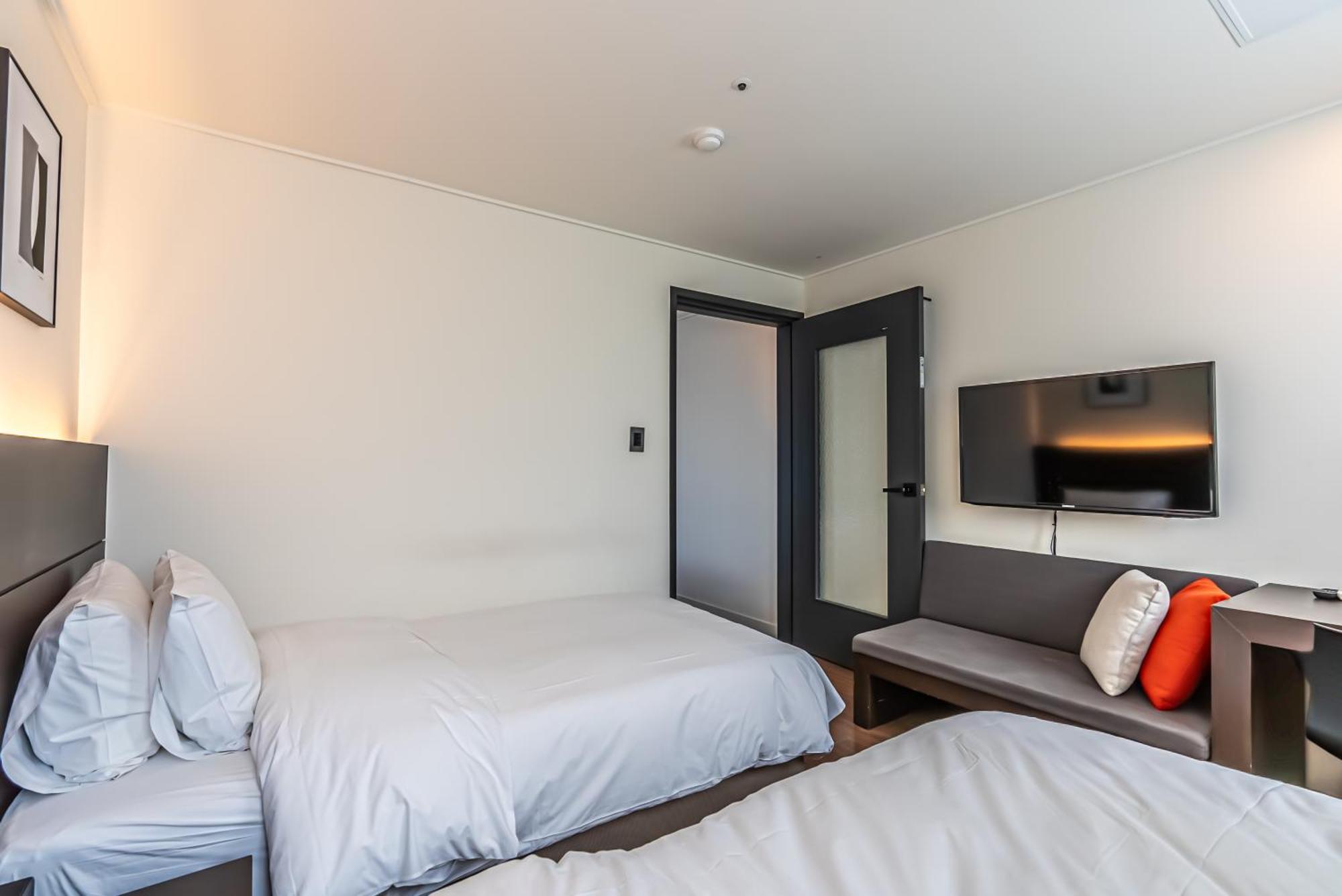 Hotel The Grang Jungmun Согвипхо Экстерьер фото