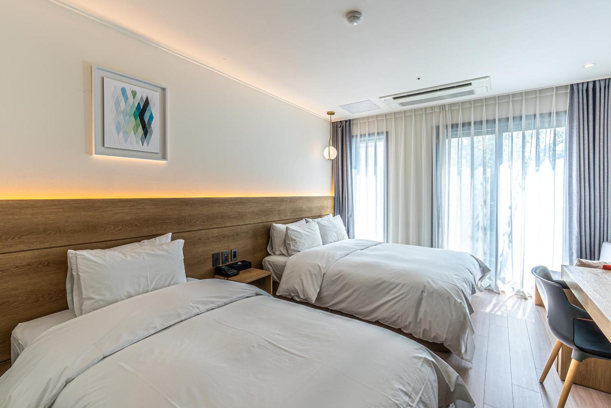 Hotel The Grang Jungmun Согвипхо Экстерьер фото
