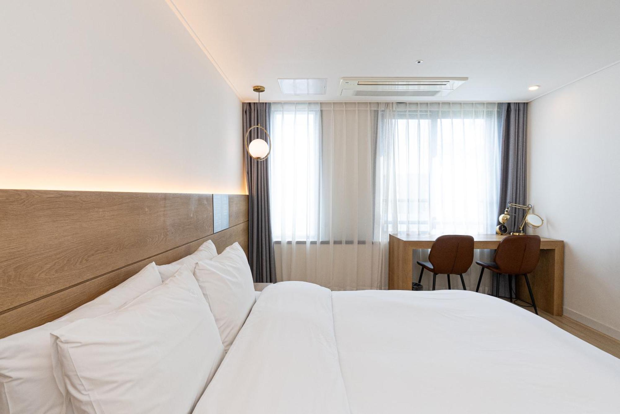 Hotel The Grang Jungmun Согвипхо Экстерьер фото