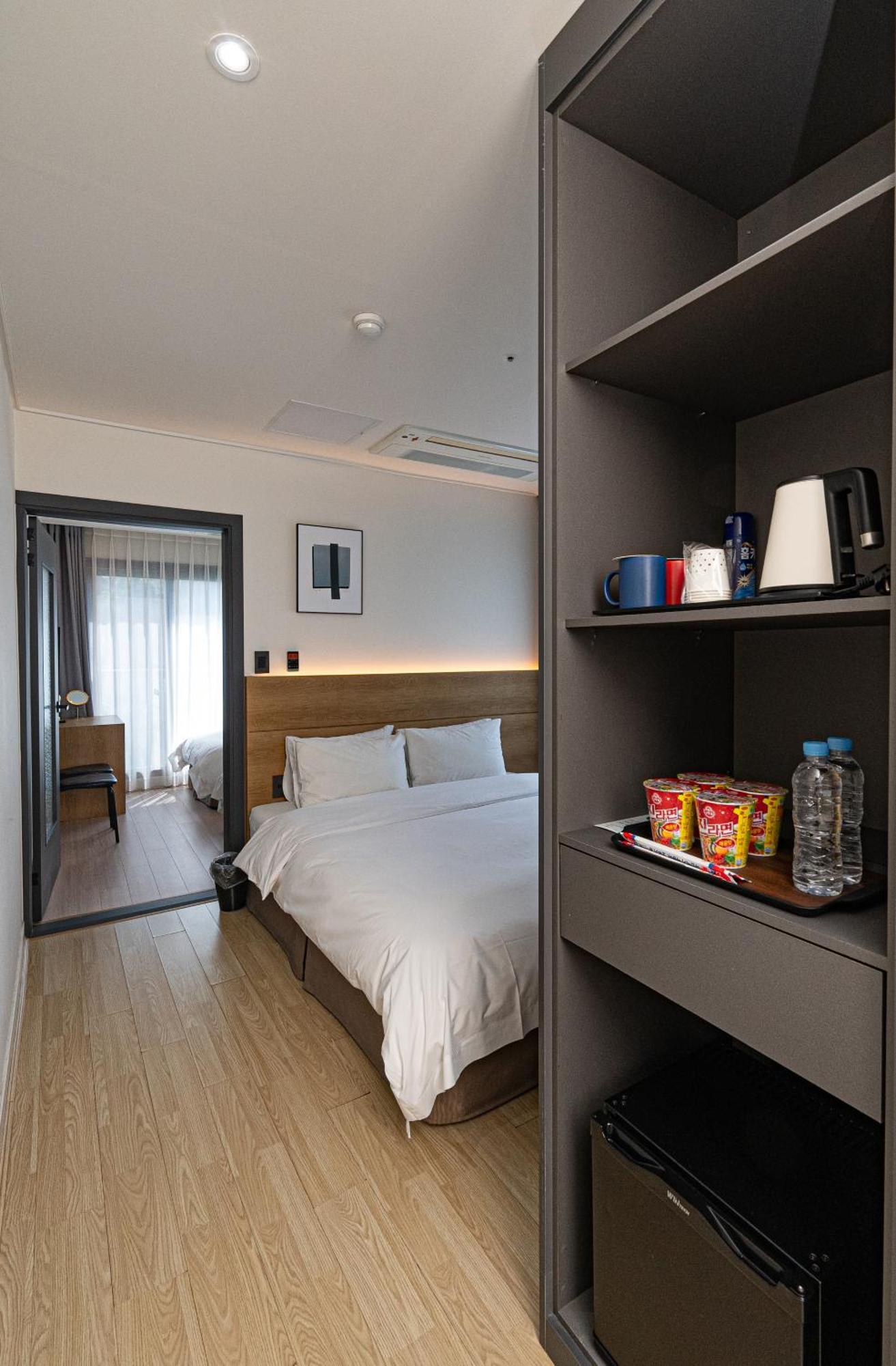 Hotel The Grang Jungmun Согвипхо Экстерьер фото